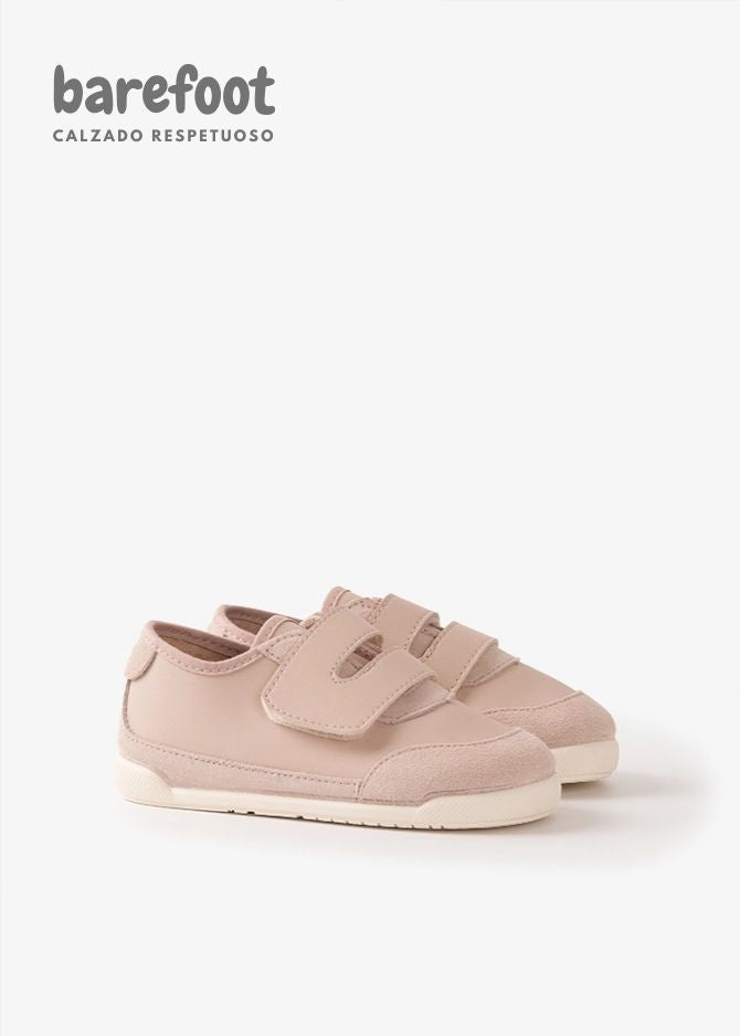 DEPORTIVA BAREFOOT NUDE