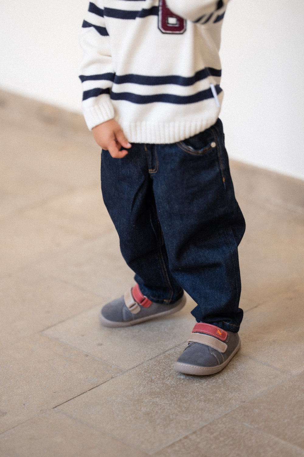 CALZADO CUERO BAREFOOT DOBLE VELCRO - GRIS ANTRACITA