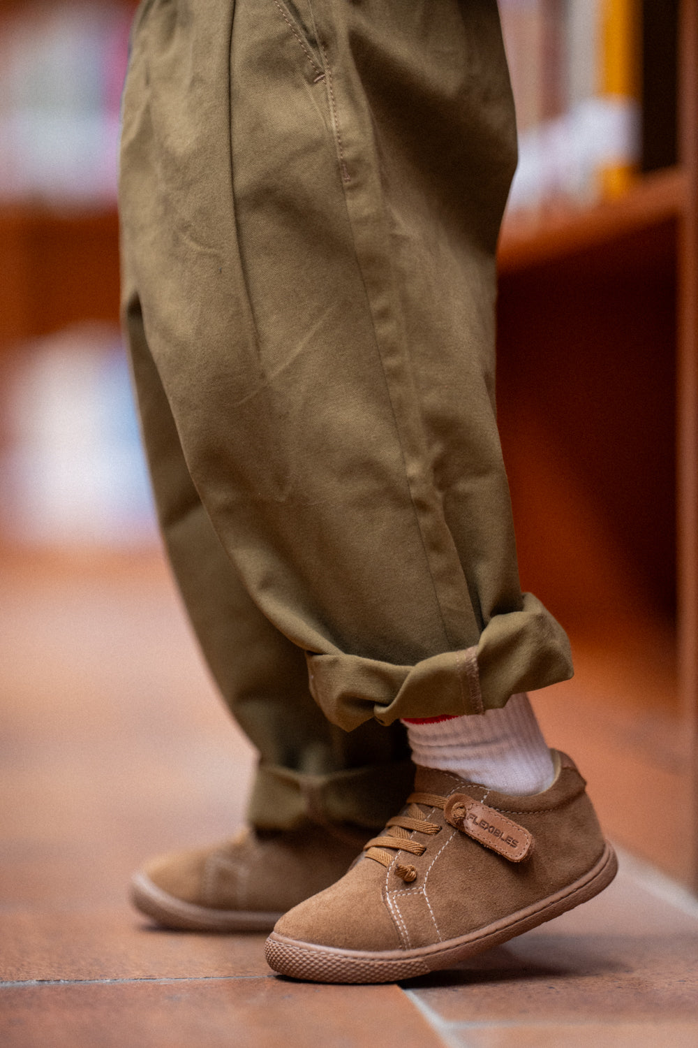 CALZADO CUERO BAREFOOT CON ELÁSTICO - CAFÉ