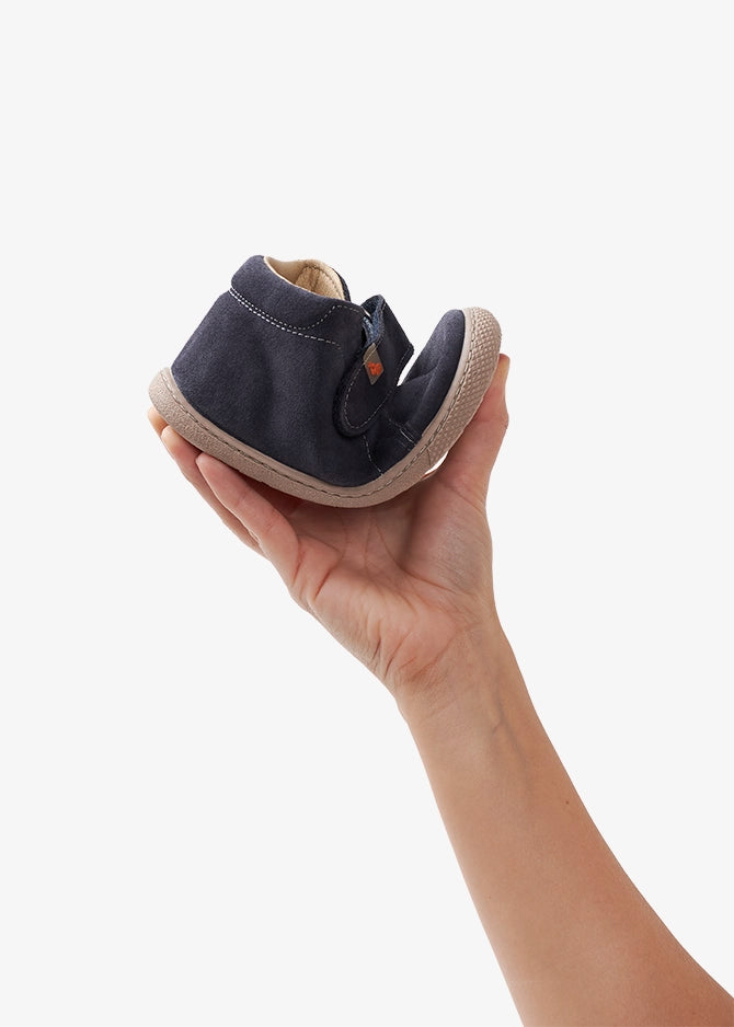 BOTIN CUERO BAREFOOT CON VELCRO CENIT - GRIS ANTRACITA